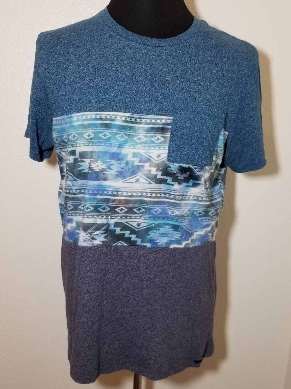 On The Byas Mens Sz M Teal Gray Southwest Graphic Knit Crew‎ Neck Pocket T-Shirt